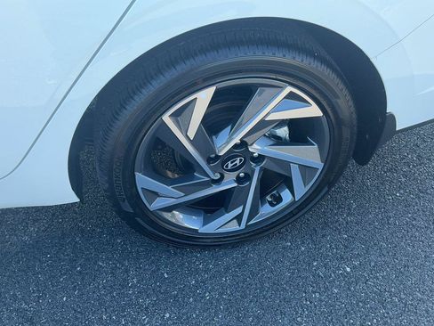 Certified 2025 Hyundai Elantra SEL FWD image 12