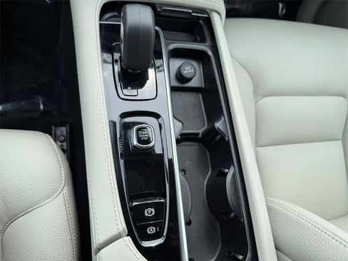 Used 2025 Volvo XC90 T8 Plus w/ Protection Package Premier image 16