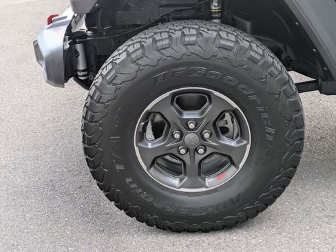 Used 2022 Jeep Gladiator Rubicon w/ Cold Weather Group AWD/4WD image 11