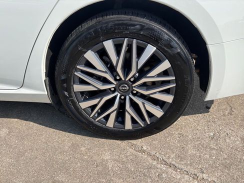 Used 2025 Nissan Altima 2.5 SV FWD image 29