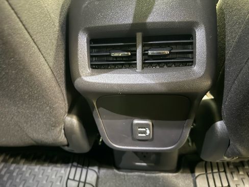 Certified 2024 Chevrolet Equinox LT FWD image 24
