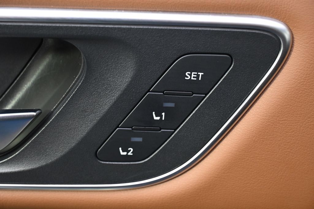 Used 2025 Nissan Rogue Platinum FWD image 24