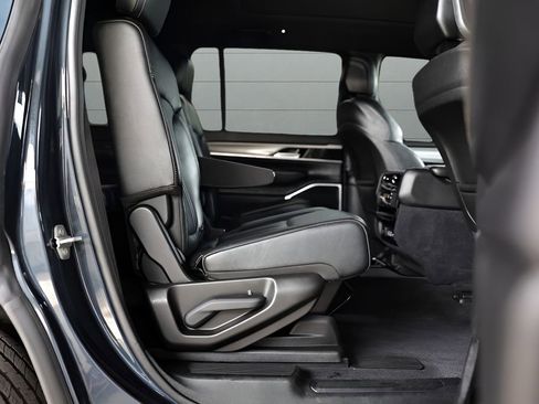 Used 2023 Jeep Wagoneer Series II image 71