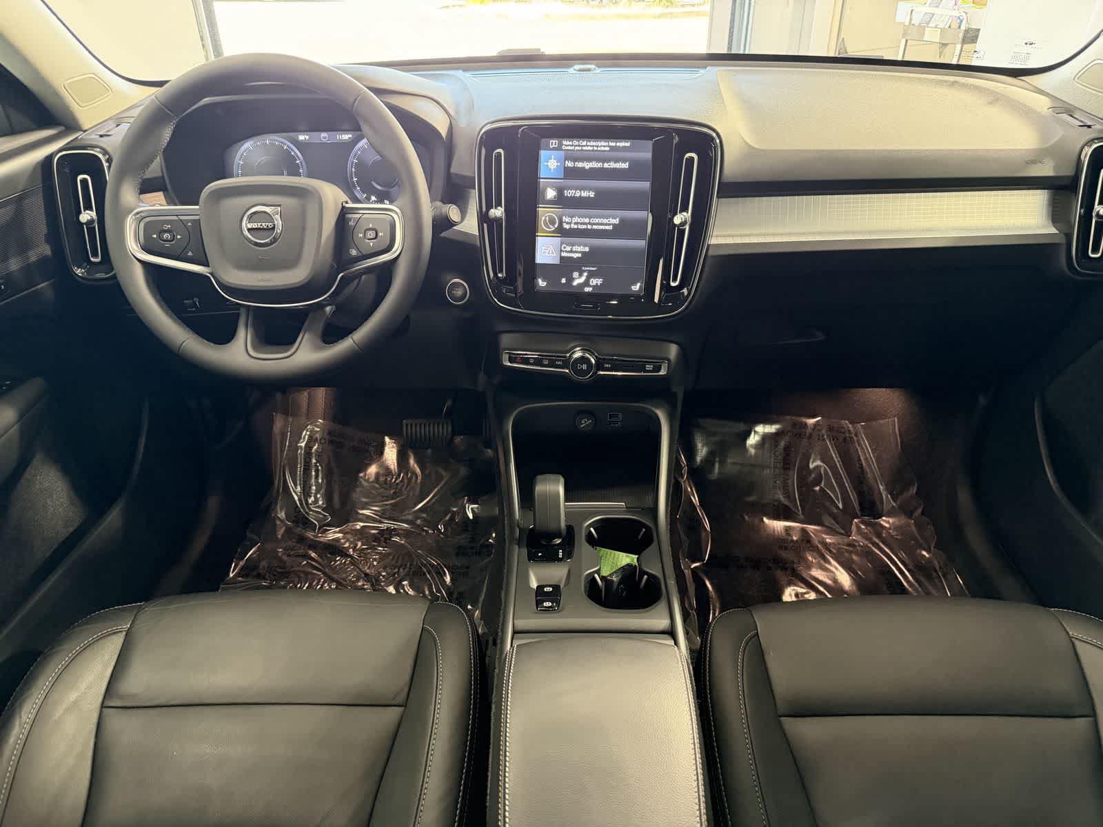 Used 2022 Volvo XC40 T4 Momentum FWD image 13