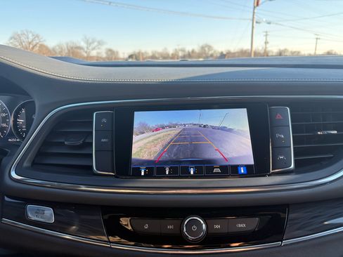 Used 2024 Buick Enclave Premium image 23