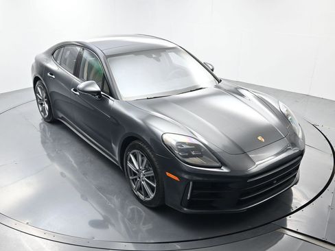 Certified 2025 Porsche Panamera 4 AWD/4WD image 40