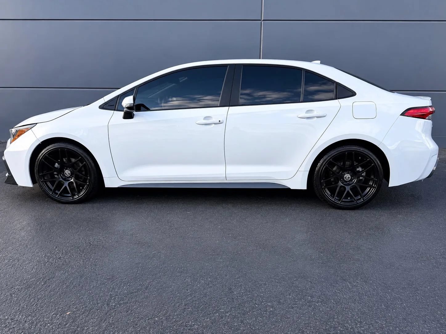 Used 2022 Toyota Corolla SE w/ SE Premium Package FWD image 8