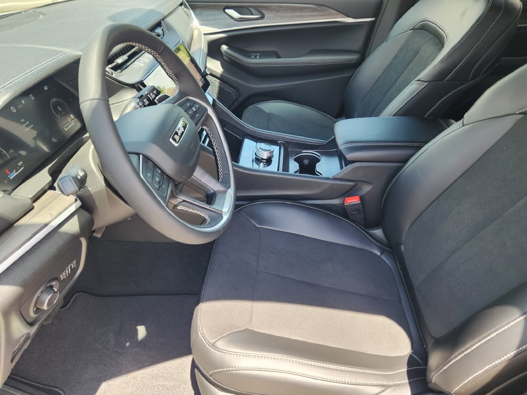New 2026 Jeep Grand Cherokee Altitude AWD/4WD image 11