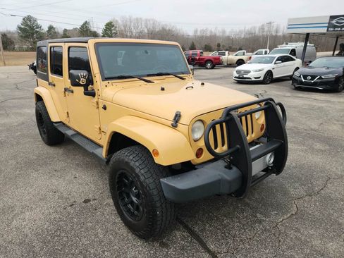 Used 2013 Jeep Wrangler Unlimited Sahara w/ Max Tow Pkg AWD/4WD image 2