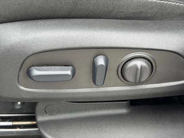 Used 2023 GMC Terrain SLE w/ Driver Convenience Package AWD/4WD image 21