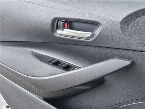 Used 2021 Toyota Corolla LE FWD image 5