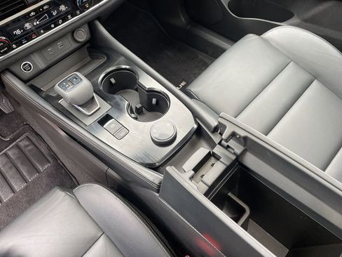 Used 2023 Nissan Rogue SL w/ SL Premium Package image 9