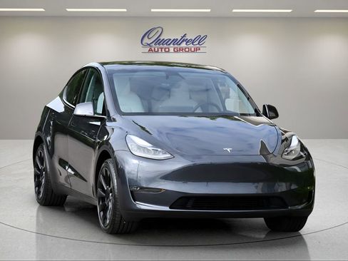Used 2024 Tesla Model Y Long Range AWD/4WD image 2