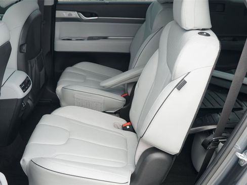 Used 2023 Hyundai Palisade SEL w/ Premium Package FWD image 23