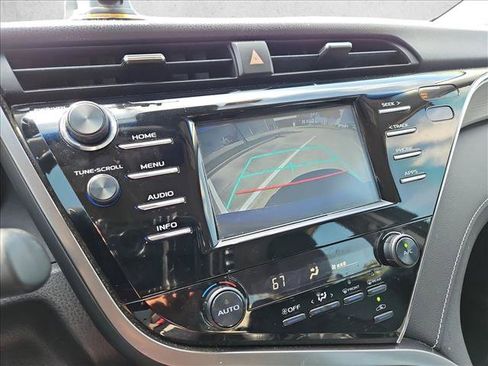 Used 2018 Toyota Camry SE FWD image 12