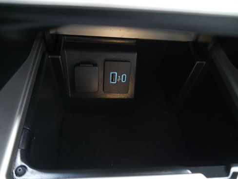 Used 2022 Ford Explorer XLT w/ Equipment Group 202A image 32