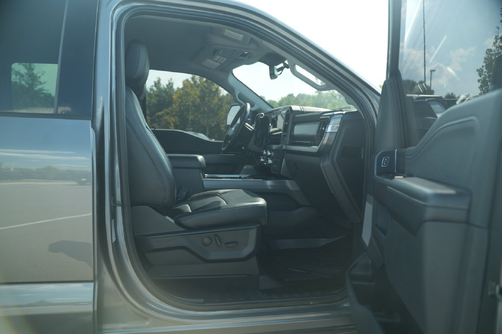 Used 2025 Ford F250 Lariat w/ Black Appearance Package AWD/4WD image 20