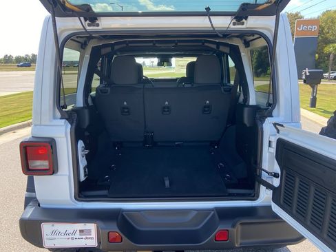 New 2025 Jeep Wrangler Willys AWD/4WD image 34