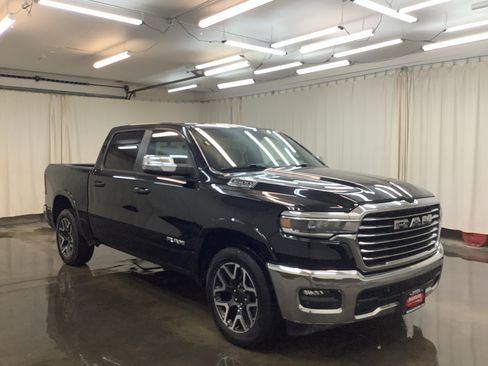 Used 2025 RAM 1500 Laramie AWD/4WD image 3