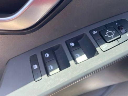 Used 2025 Kia Niro LX FWD image 11