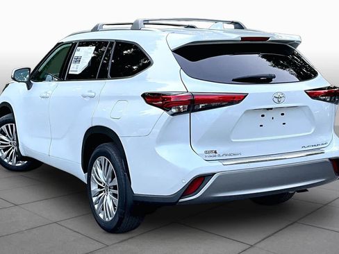 Used 2023 Toyota Highlander Platinum AWD/4WD image 12