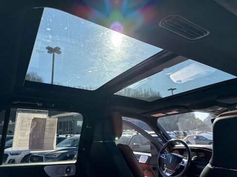 Used 2019 Lincoln Navigator Reserve image 28