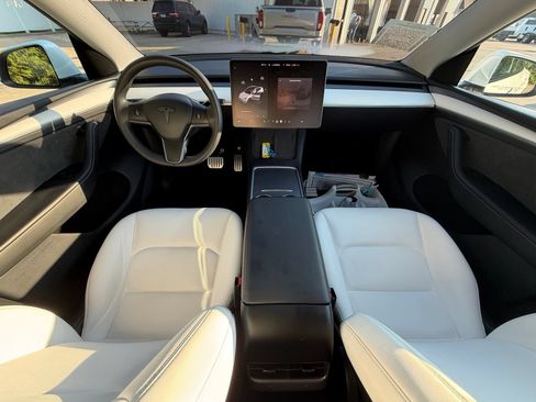 Used 2024 Tesla Model Y Performance AWD/4WD image 23