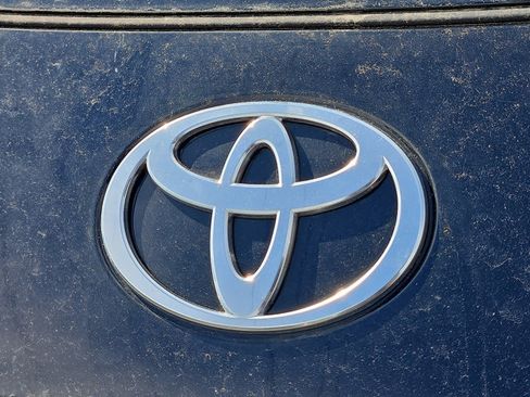 Used 2025 Toyota Prius Plug-In Hybrid image 3