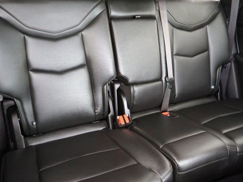 Used 2021 Cadillac XT5 Luxury w/ LPO, Floor Liner Package FWD image 17