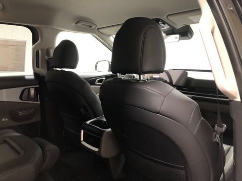 New 2026 Kia Carnival LXS FWD image 11