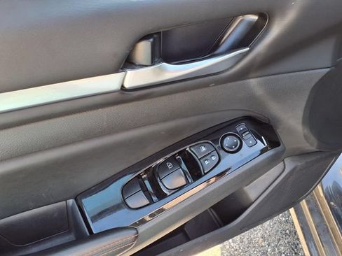 Used 2024 Nissan Altima 2.5 SR FWD image 16