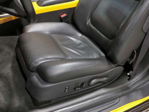 Used 2005 Chevrolet SSR w/ Preferred Equipment Group image 76