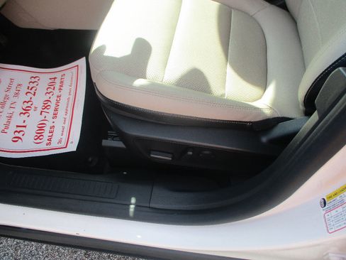 Used 2022 Ford Escape SEL FWD image 19