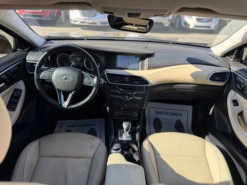 Used 2018 INFINITI QX30 Premium w/ Navigation Package image 38