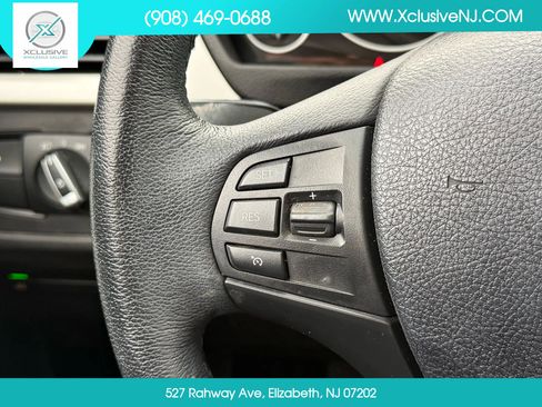 Used 2018 BMW 320i xDrive Sedan w/ Premium Package image 12