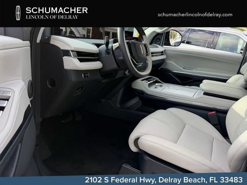 New 2026 Lincoln Navigator Premiere AWD/4WD image 12