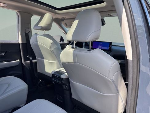 Certified 2024 Toyota Grand Highlander XLE image 37