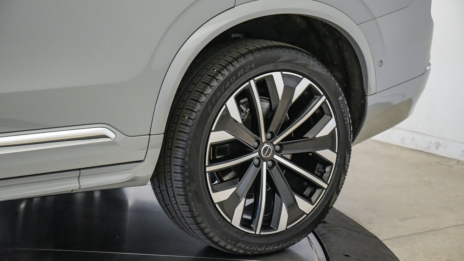 Certified 2026 Volvo XC90 B6 Plus AWD/4WD image 11