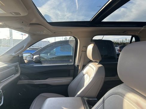 Used 2024 Ford Expedition Max Limited image 7