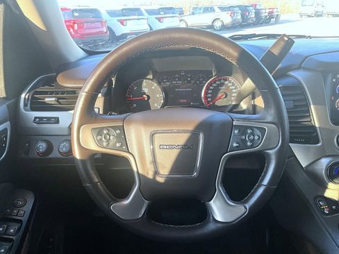Used 2015 GMC Yukon Denali w/ Touring Package AWD/4WD image 11