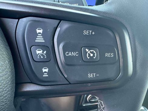 Used 2025 Jeep Wrangler Sport AWD/4WD image 15