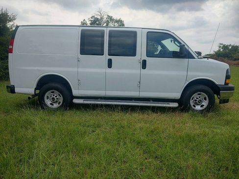 Used 2021 GMC Savana 2500 w/ Driver Convenience Package image 8