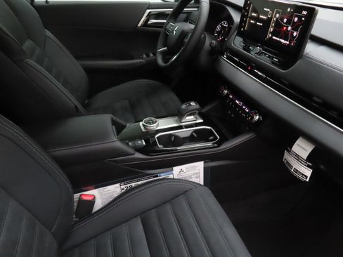 New 2026 Mitsubishi Outlander SE image 23