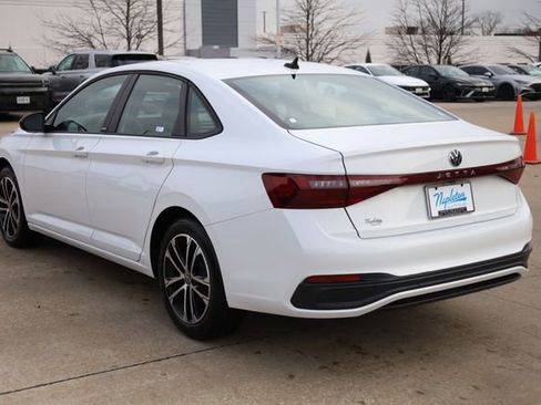 Used 2025 Volkswagen Jetta Sport image 6