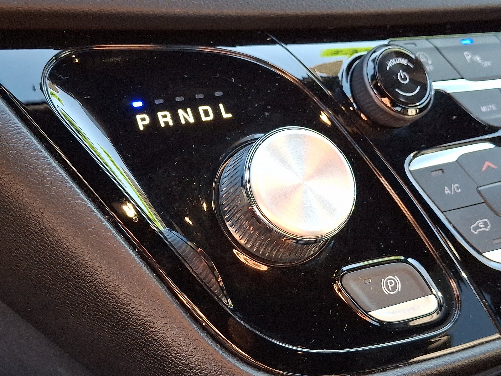 Used 2025 Chrysler Pacifica Select FWD image 15