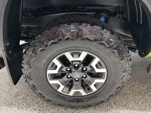 Used 2023 Toyota Tacoma TRD Off-Road w/ Technology Package AWD/4WD image 21