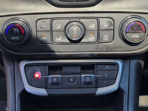 Used 2022 GMC Terrain SLT w/ Tech Package image 21