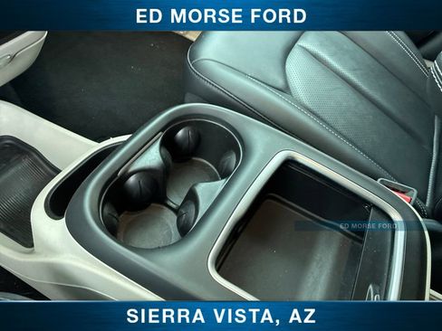 Used 2024 Chrysler Pacifica Touring-L FWD image 33
