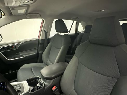 Certified 2021 Toyota RAV4 LE AWD/4WD image 9