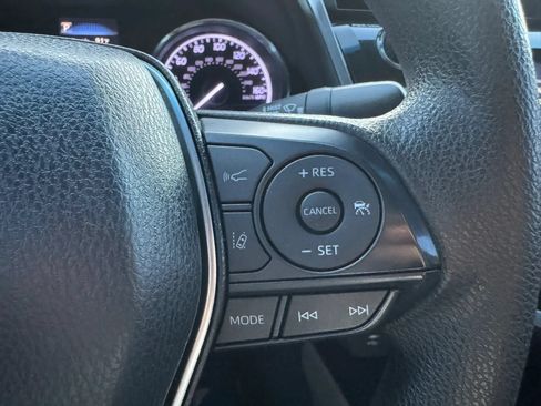 Used 2018 Toyota Camry LE FWD image 22